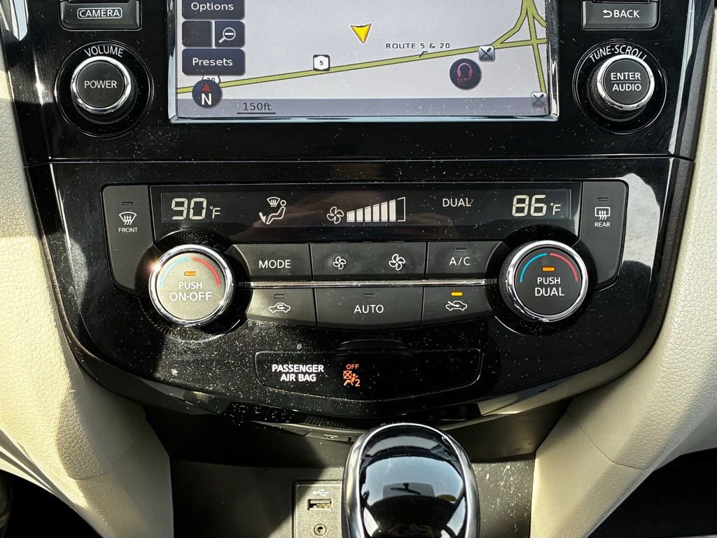 Used 2018 Nissan Rogue Sport SV w/ SV Technology Package image 32