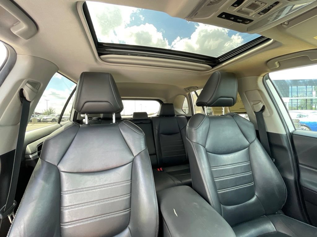 Used 2020 Toyota RAV4 XLE Premium FWD image 29