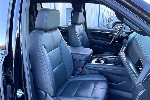 Used 2025 Chevrolet Suburban RST w/ RST Capability Package image 30