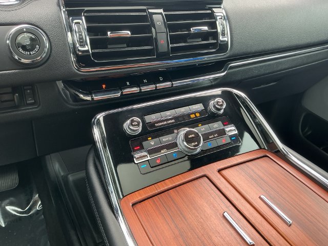 Used 2019 Lincoln Navigator L Reserve AWD/4WD image 23
