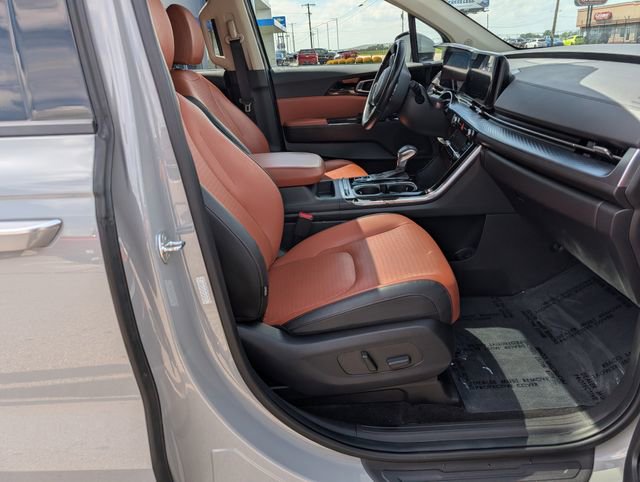 Used 2024 Kia Carnival SX Prestige FWD image 3