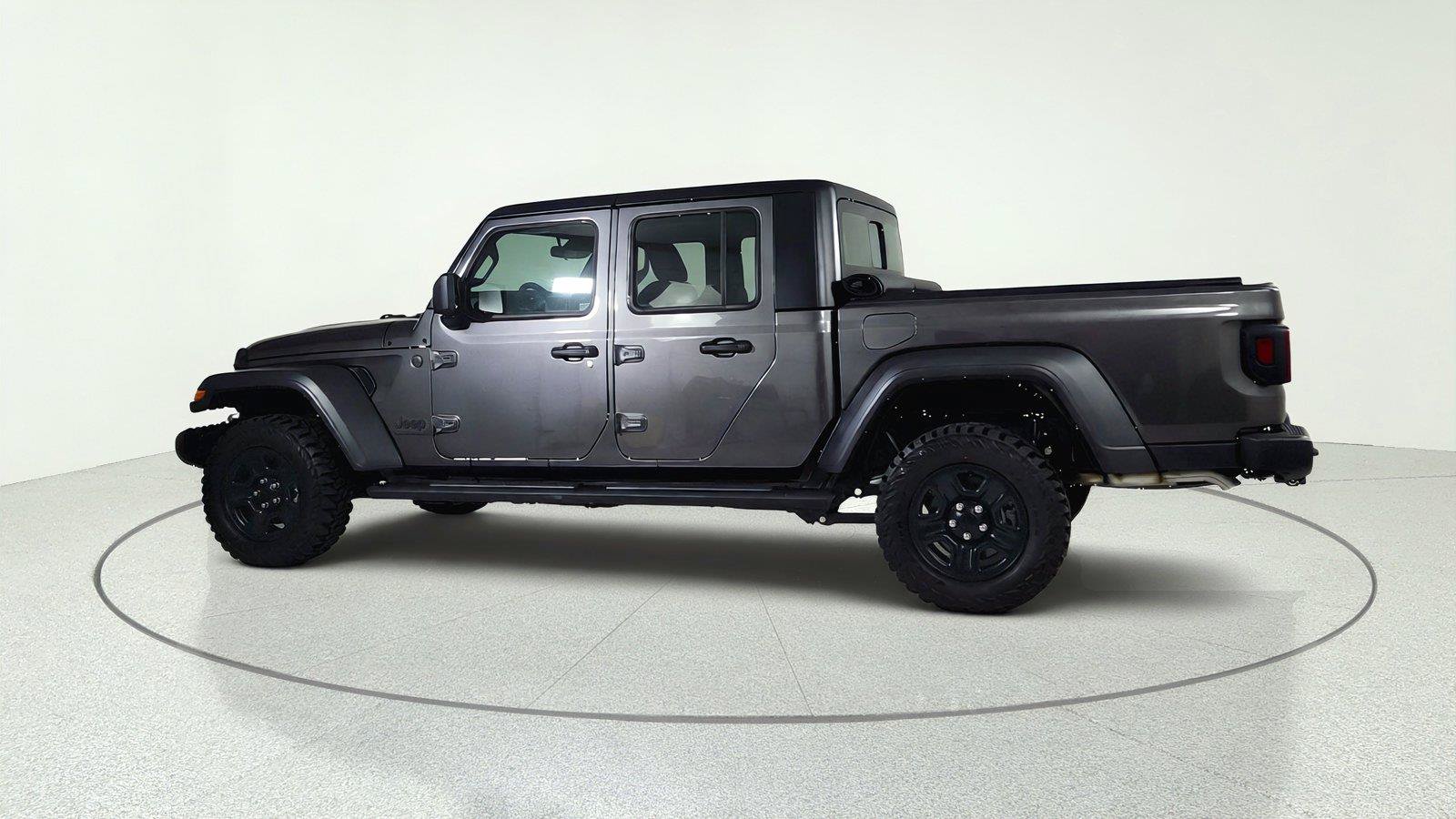 Used 2025 Jeep Gladiator Sport AWD/4WD image 4