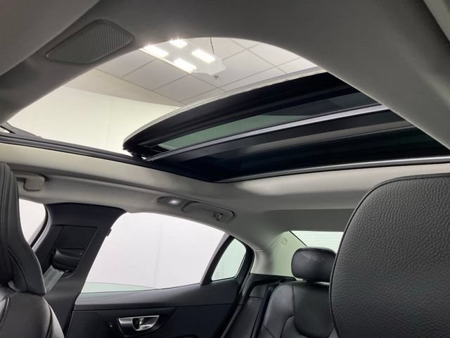 Certified 2024 Volvo S60 B5 Plus AWD/4WD image 19