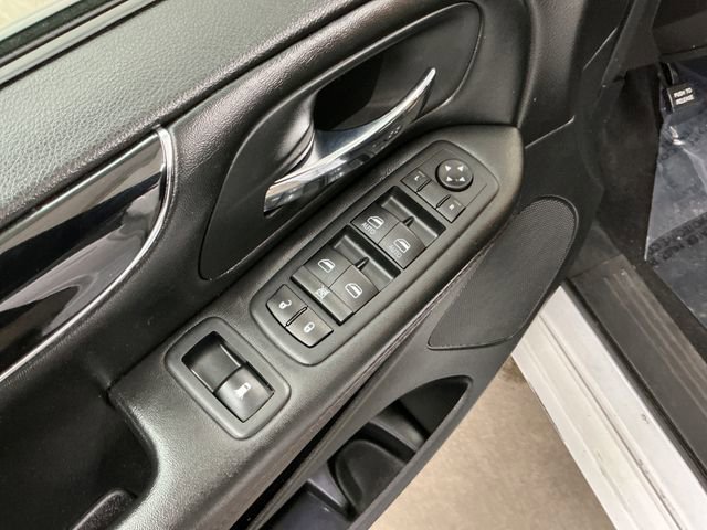 Used 2020 Dodge Grand Caravan SE FWD image 23
