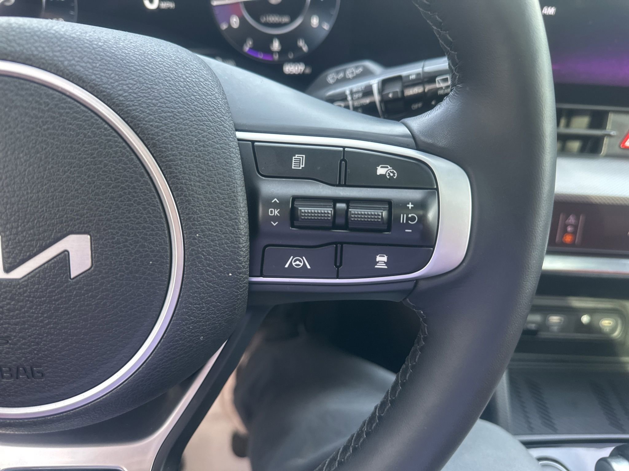 Used 2025 Kia Sportage SX image 28