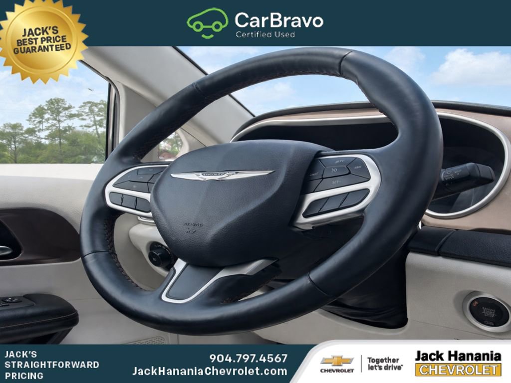 Used 2019 Chrysler Pacifica Touring-L FWD image 11