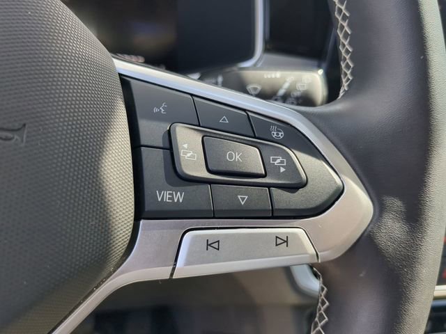 Certified 2025 Volkswagen Taos SE w/ Black Wheel Package image 27