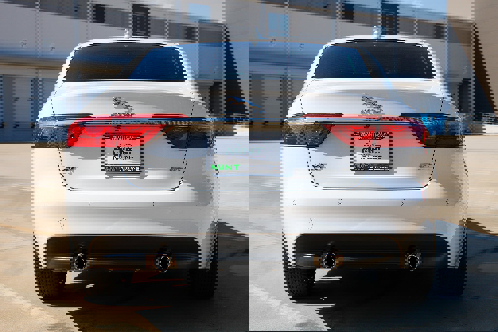 Used 2018 Jaguar XF Prestige image 12