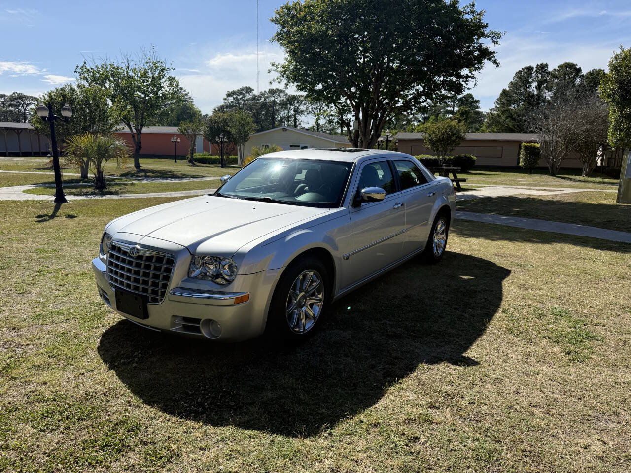 Used 2005 Chrysler 300 C RWD image 1