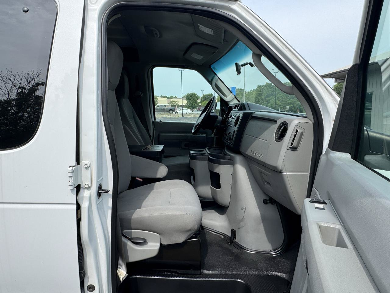 Used 2011 Ford E-250 and Econoline 250 w/ PWR Group RWD image 13