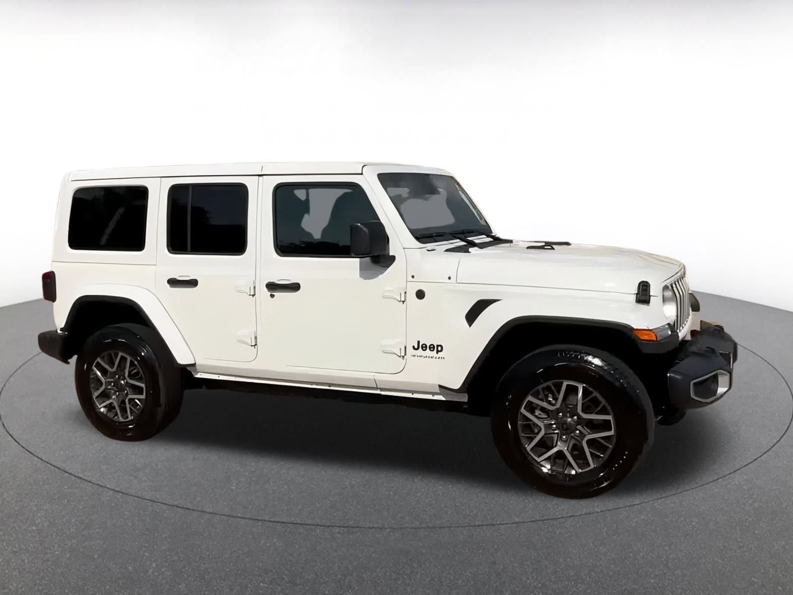 Used 2025 Jeep Wrangler Sahara image 8