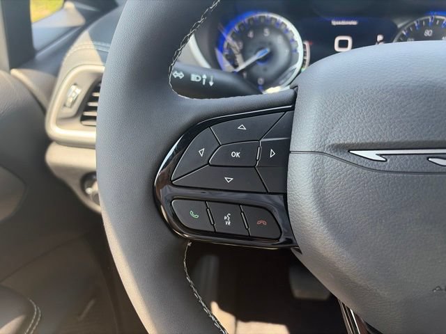 New 2027 Chrysler Pacifica Limited w/ Family Tech Group AWD/4WD image 18
