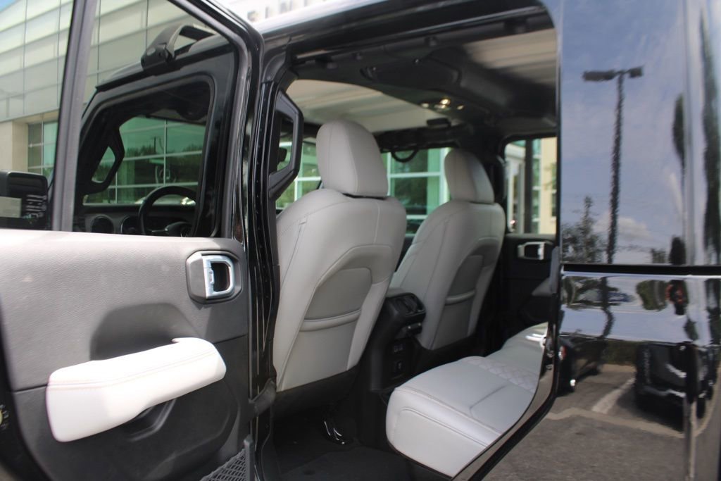 Used 2021 Jeep Gladiator Overland image 26