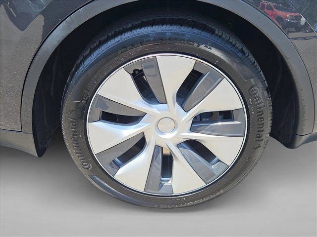 Used 2024 Tesla Model Y 2WD image 23