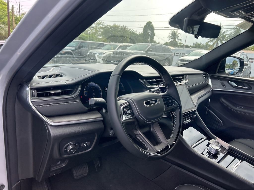 New 2025 Jeep Grand Cherokee Overland w/ Adv Protech Group III image 11