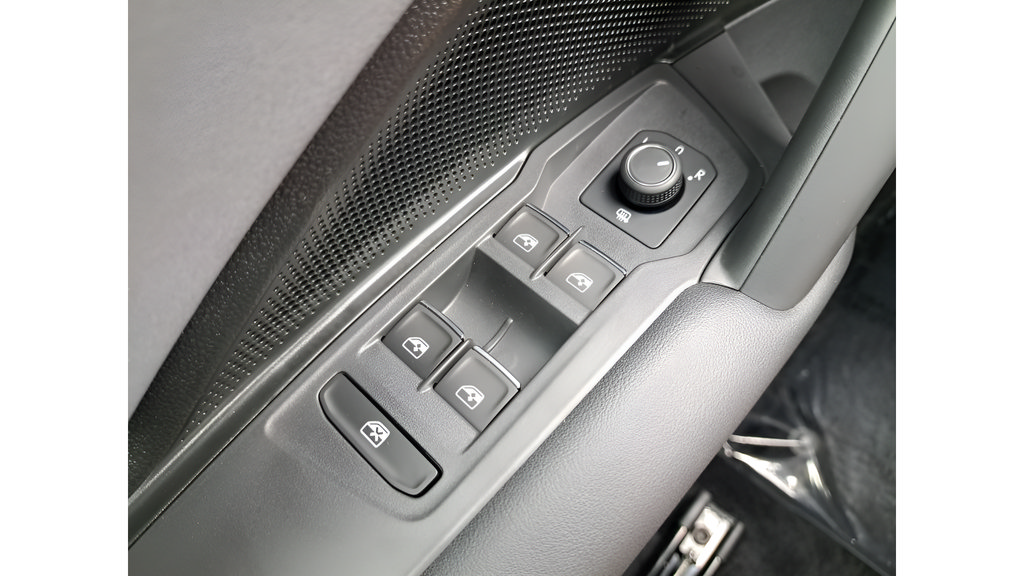 New 2025 Volkswagen Tiguan SE FWD image 20