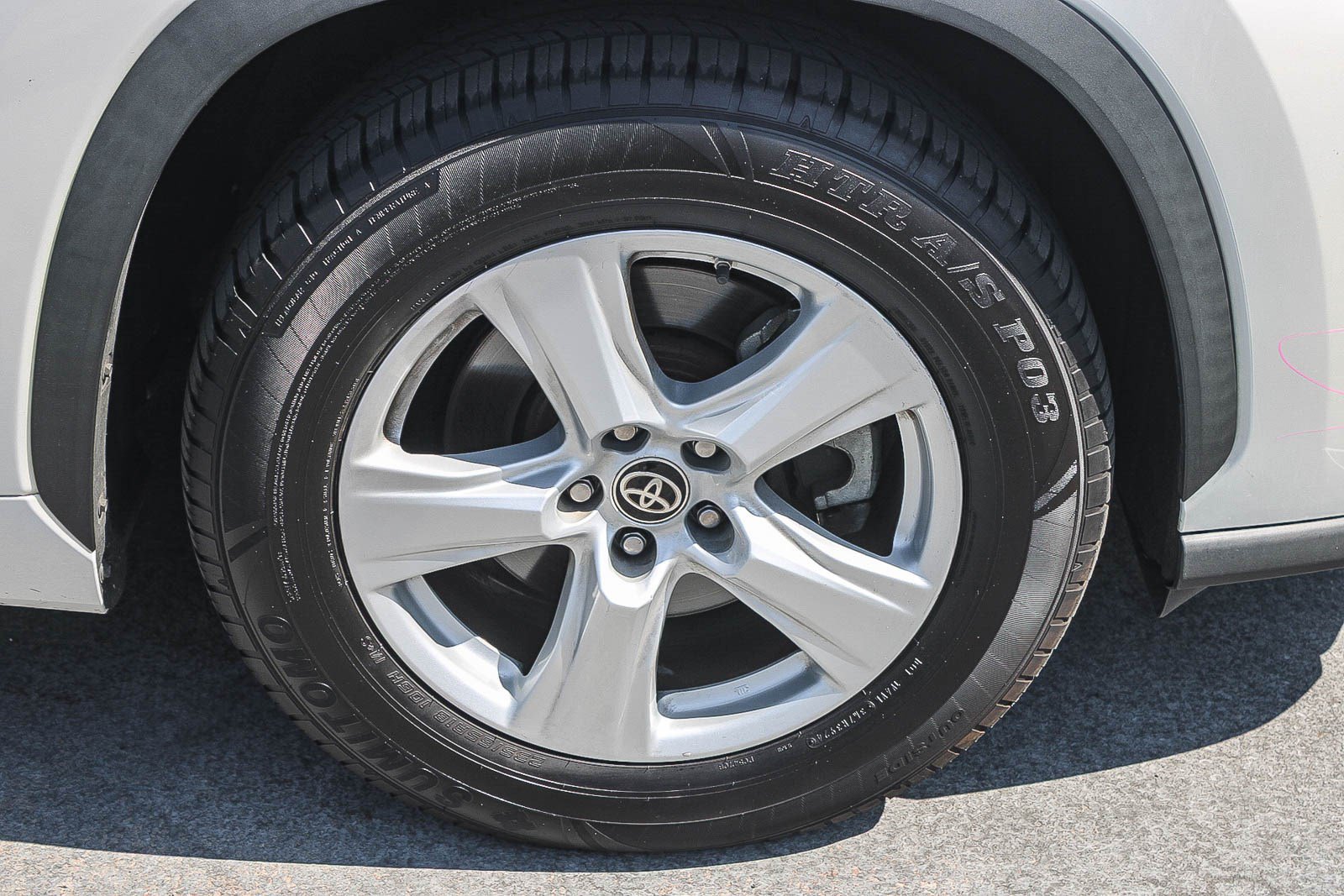 Used 2021 Toyota Highlander L FWD image 11