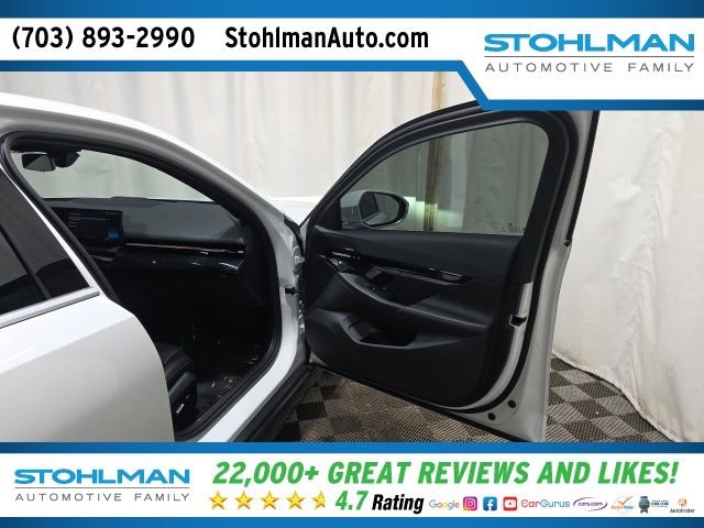 Used 2024 BMW 530i xDrive w/ Premium Package image 32