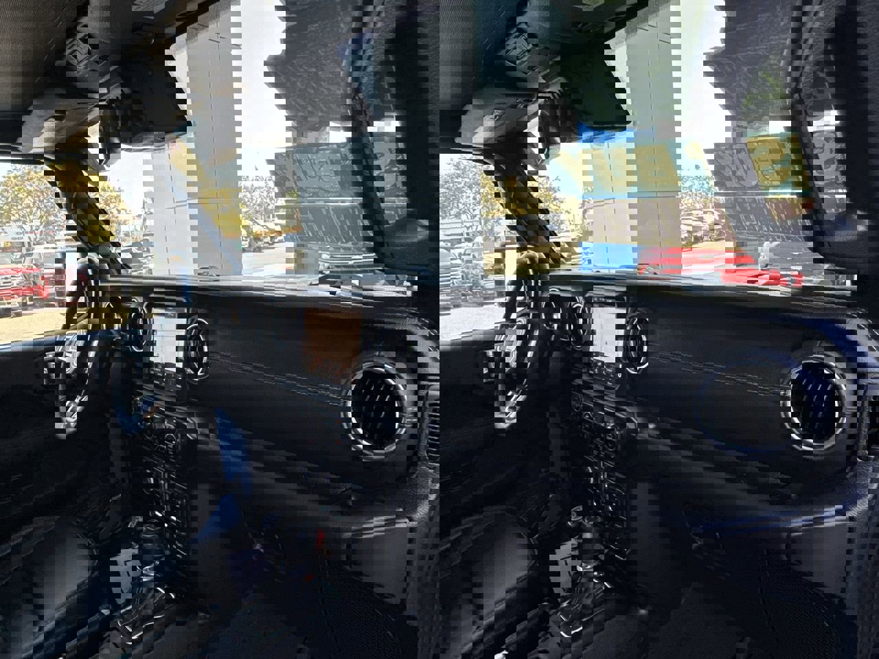 Used 2021 Jeep Wrangler Unlimited Sahara w/ Cold Weather Group image 27