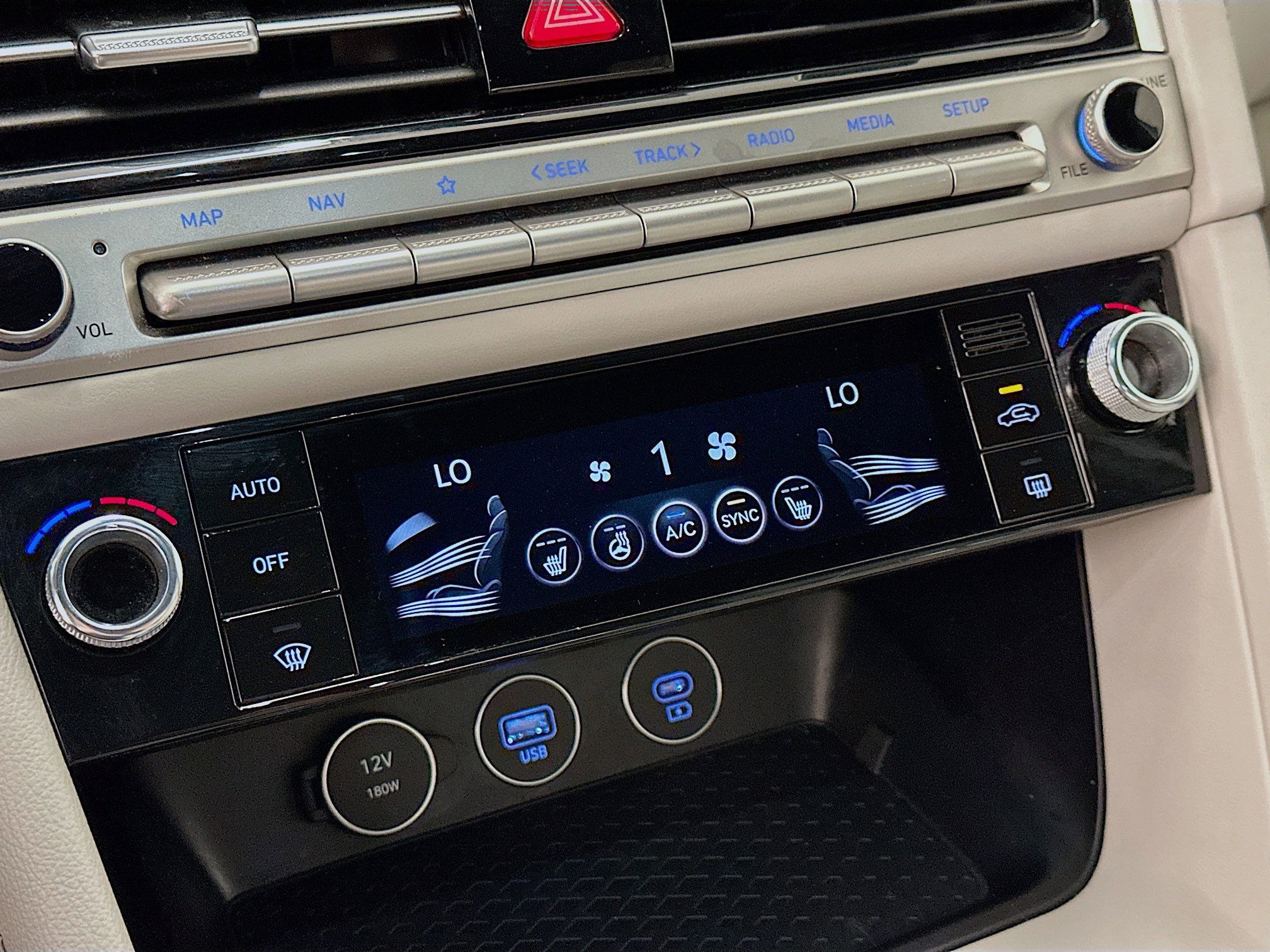 Used 2025 Genesis G70 2.5T image 24