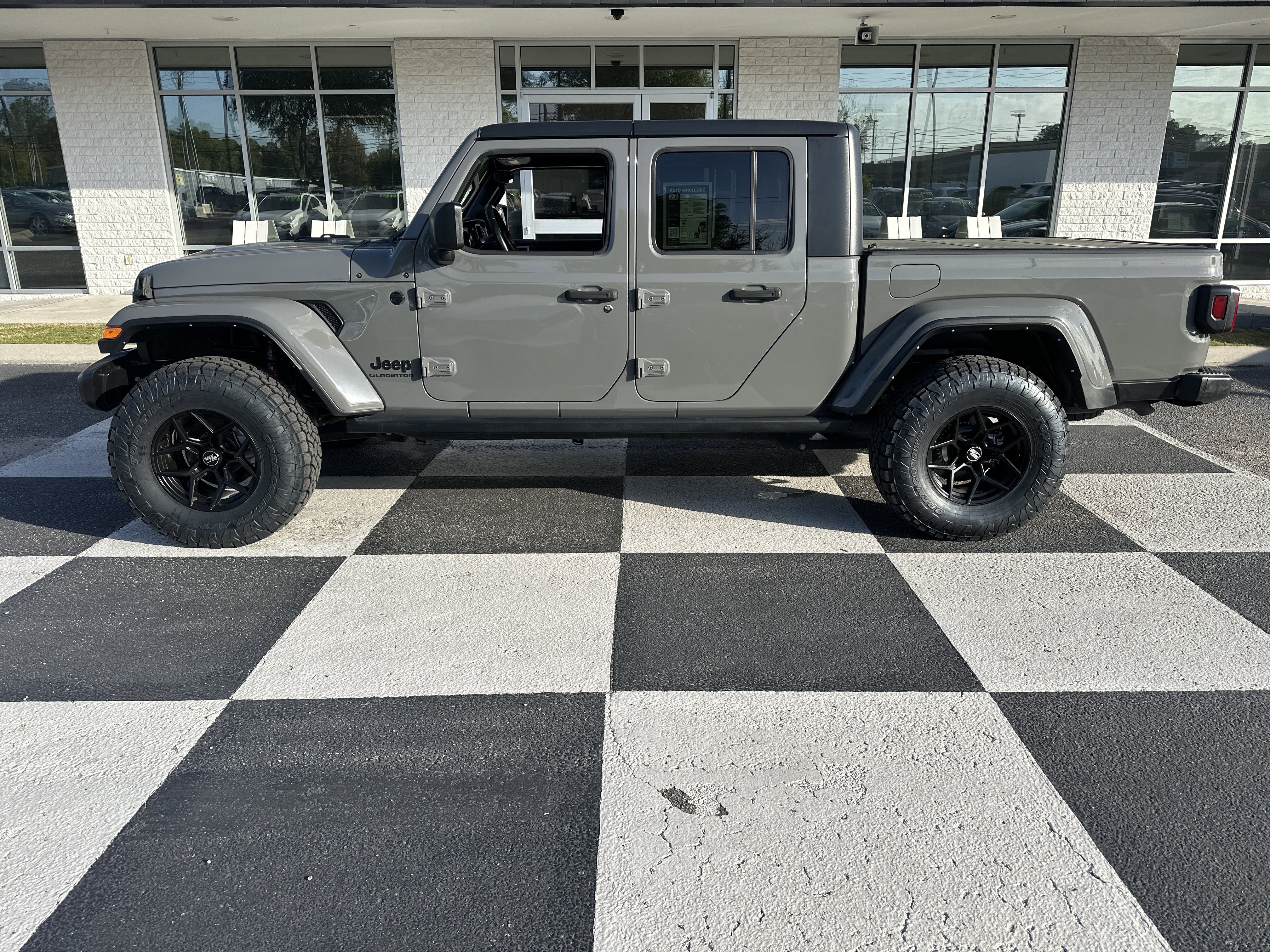 Used 2021 Jeep Gladiator Sport image 1