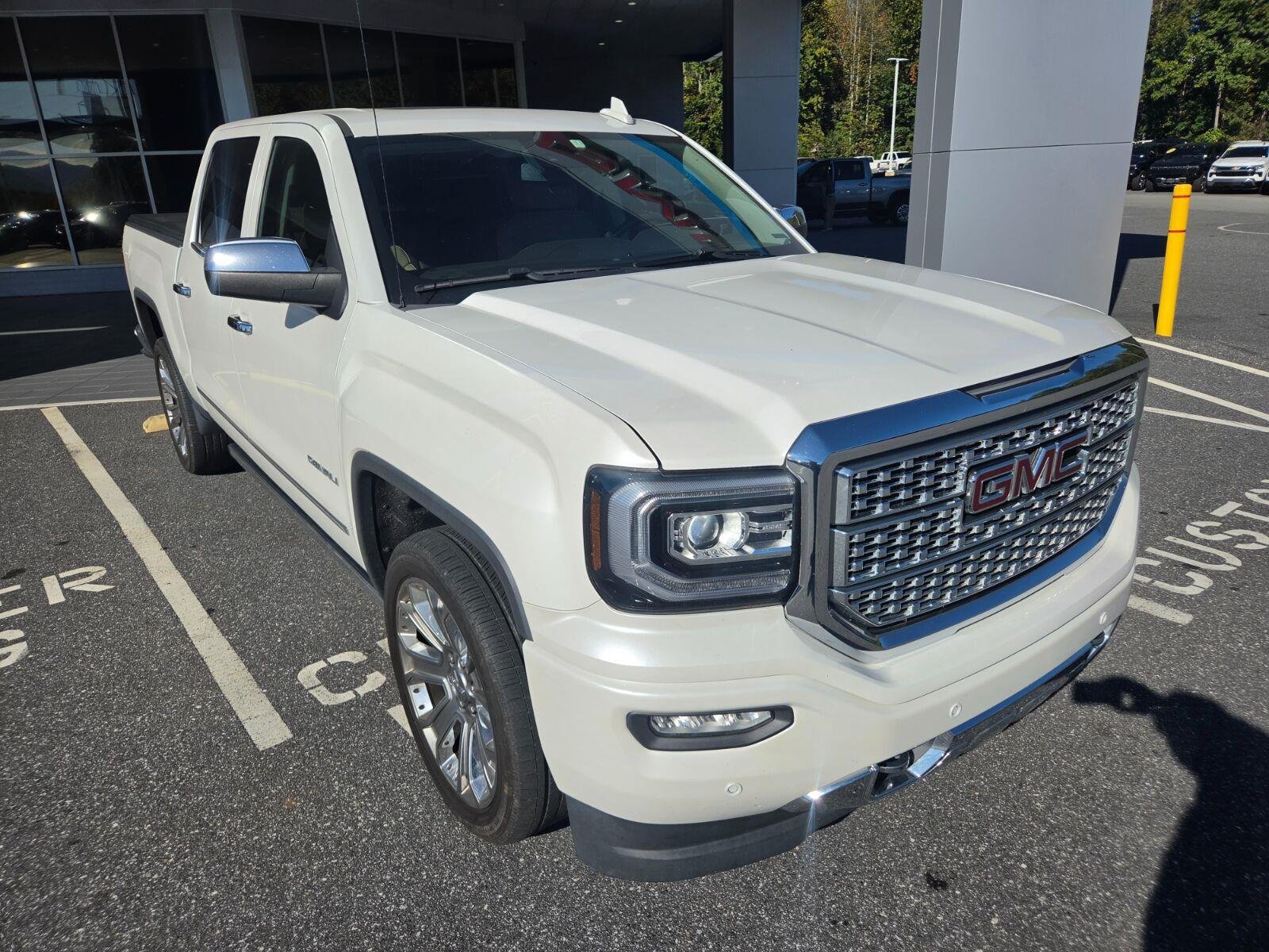 Used 2017 GMC Sierra 1500 Denali w/ Denali Ultimate Package AWD/4WD image 3
