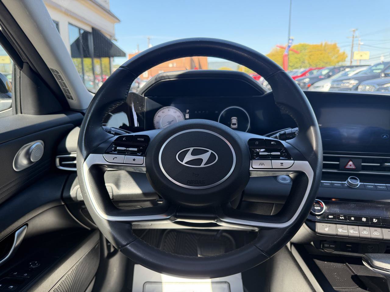 Used 2025 Hyundai Elantra Limited FWD image 15