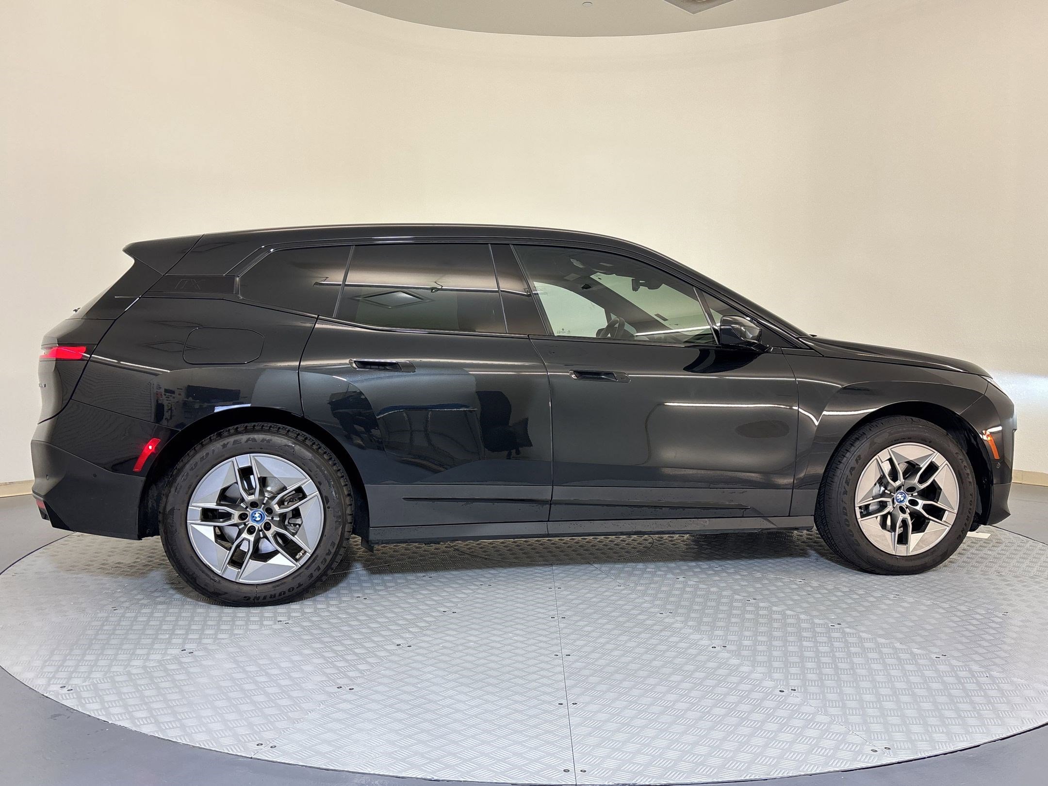 Certified 2023 BMW iX xDrive50 image 8