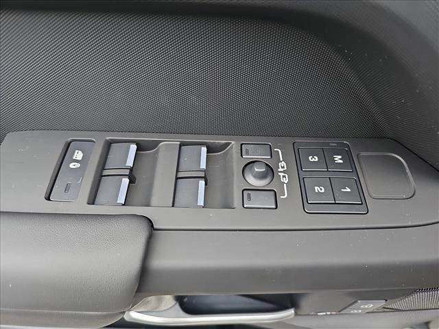 Used 2025 Land Rover Defender 110 S AWD/4WD image 27