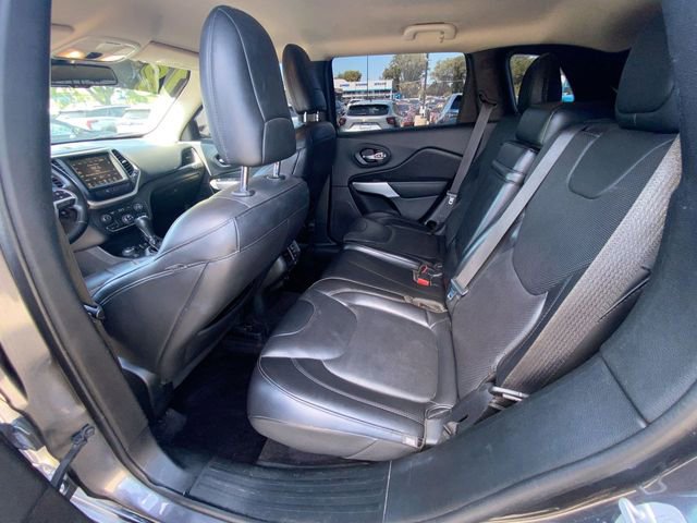 Used 2018 Jeep Cherokee Overland AWD/4WD image 20