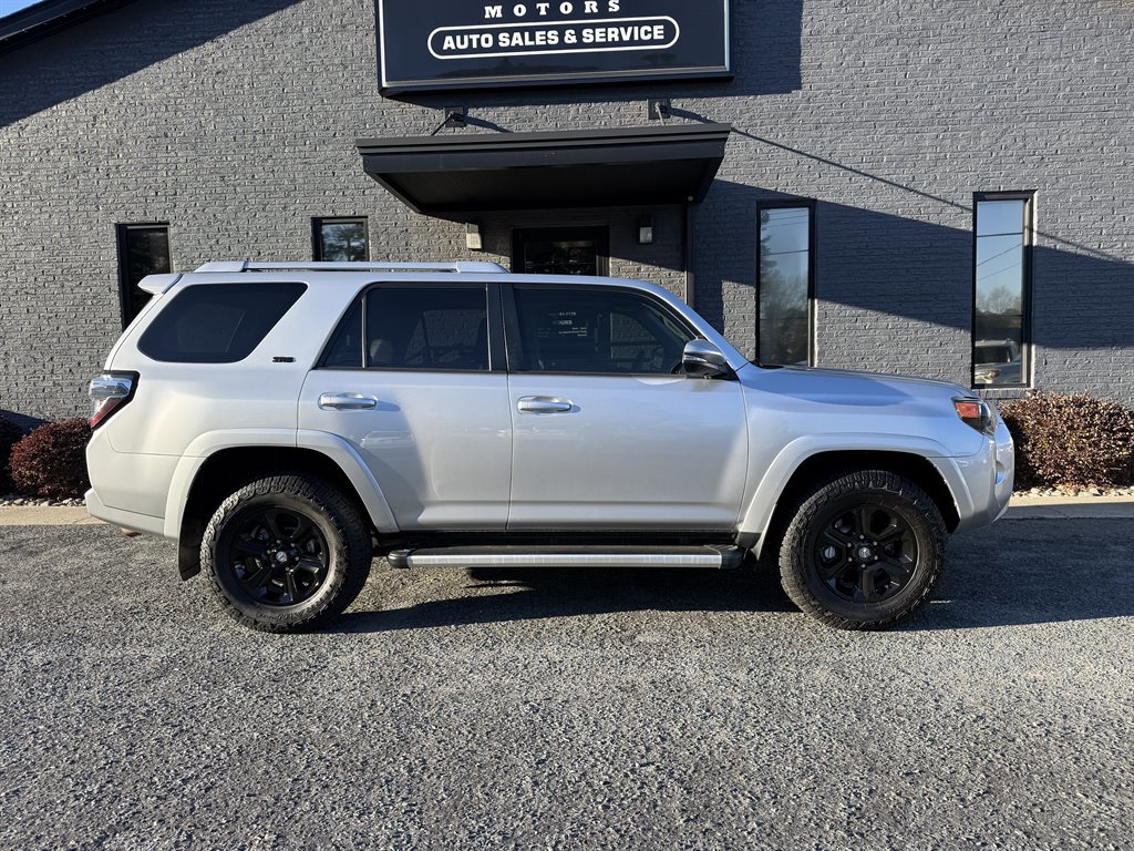 Used 2018 Toyota 4Runner SR5 Premium image 4