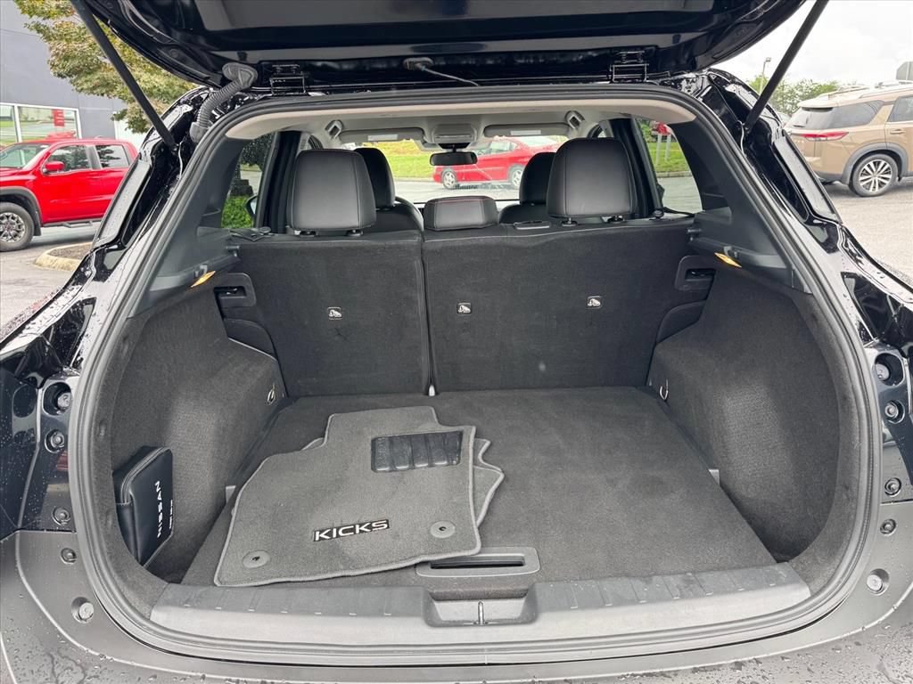 Certified 2025 Nissan Kicks SR FWD image 10