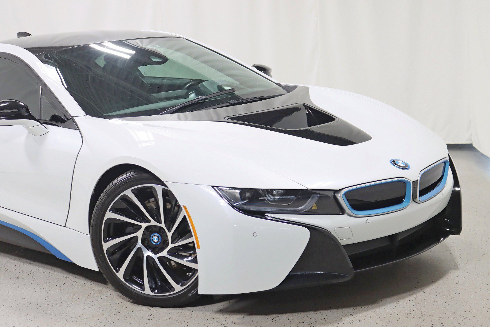 Used 2016 BMW i8 AWD/4WD image 2