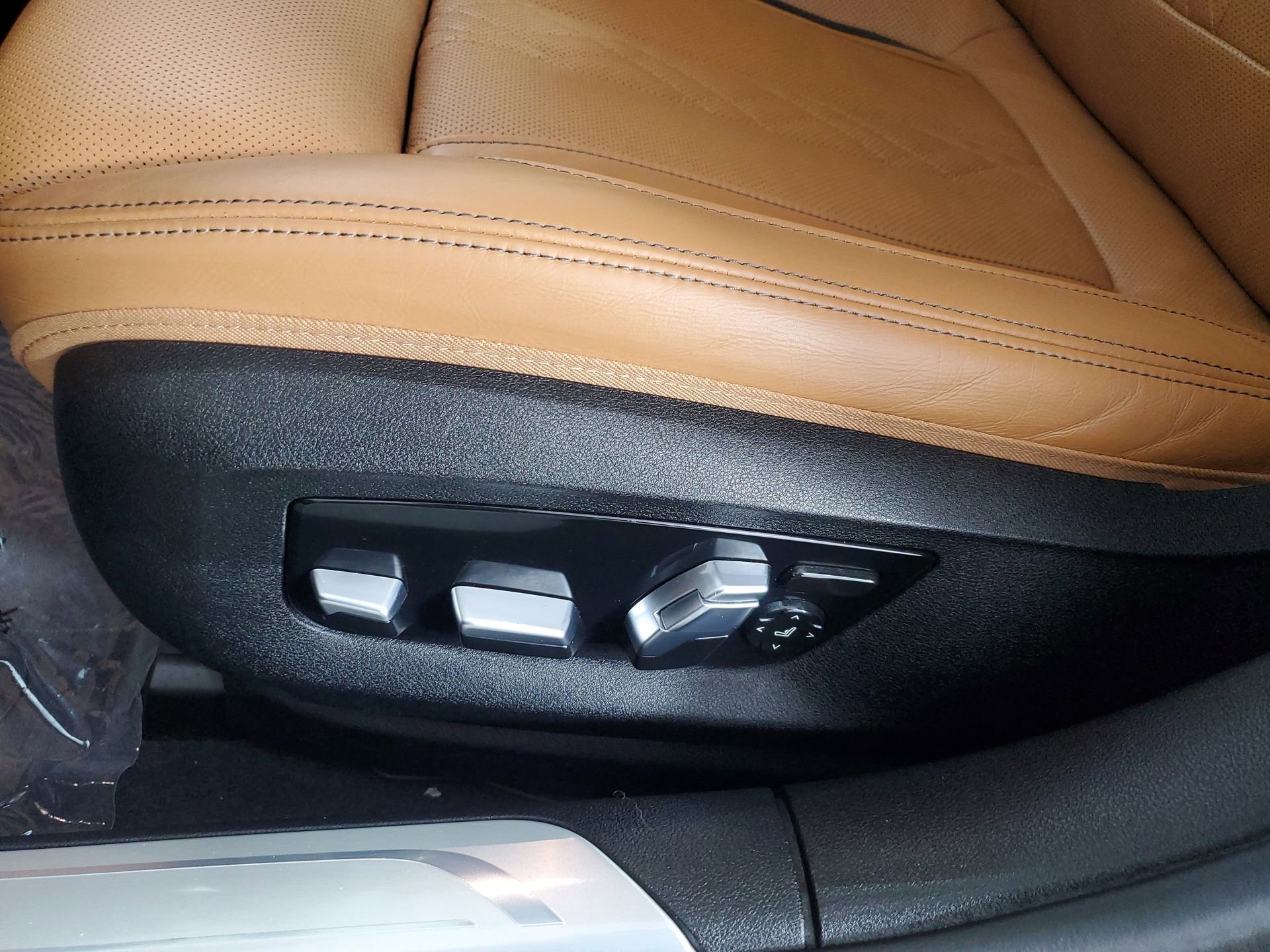 Used 2022 BMW 750i xDrive w/ Executive Package image 28