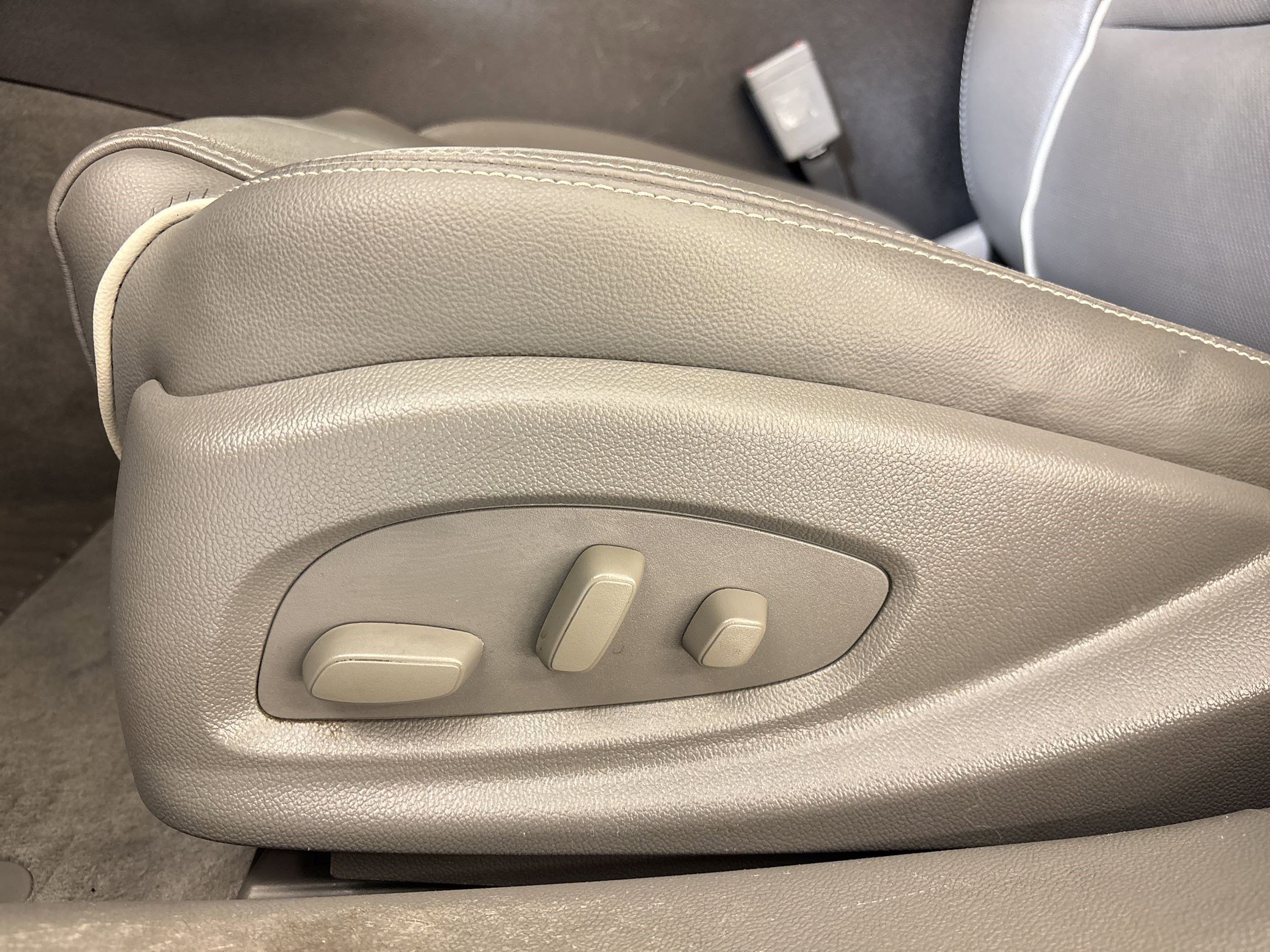 Used 2016 Chevrolet Impala LTZ image 12