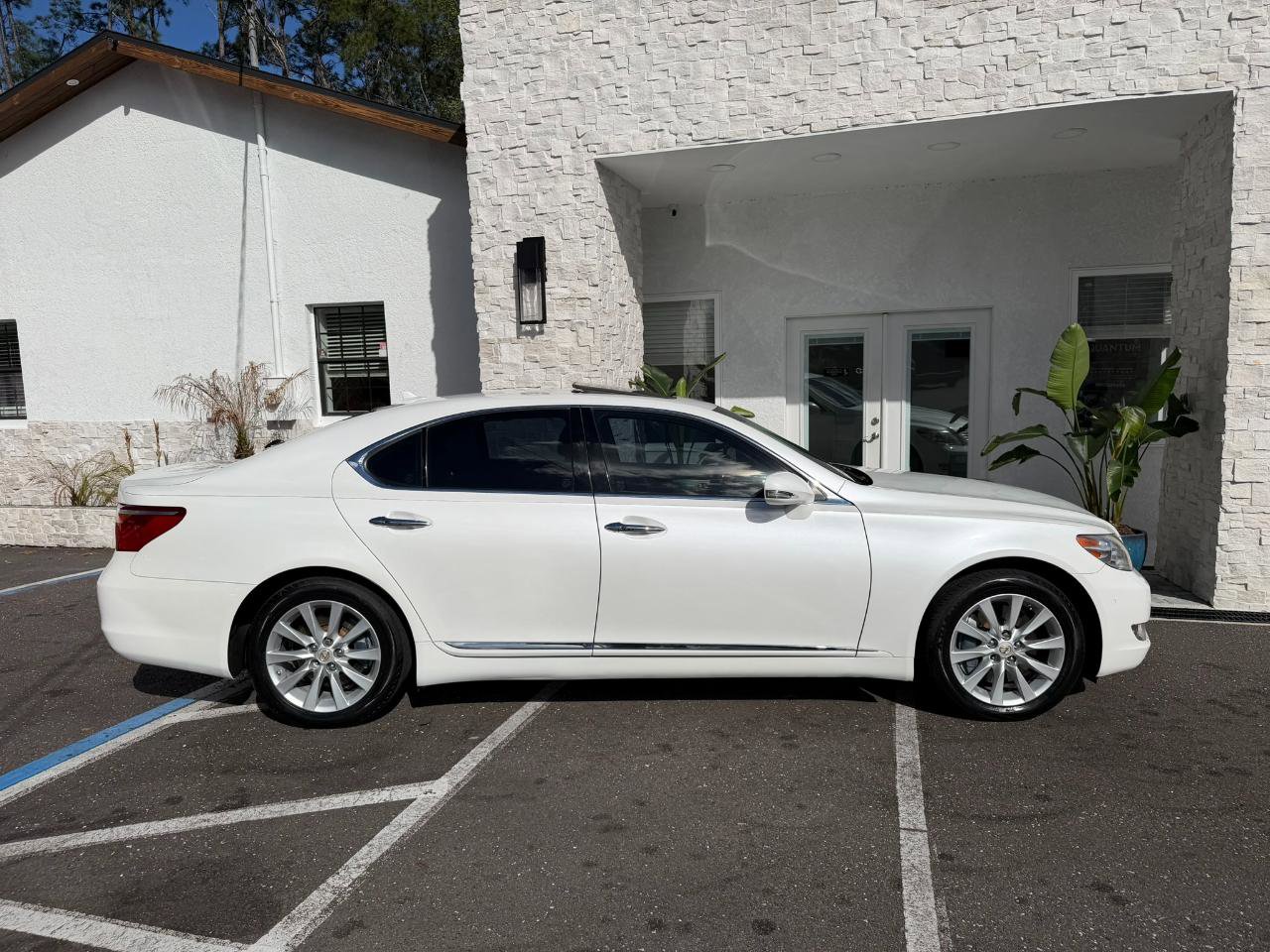 Used 2011 Lexus LS 460 AWD w/ Comfort Pkg image 19