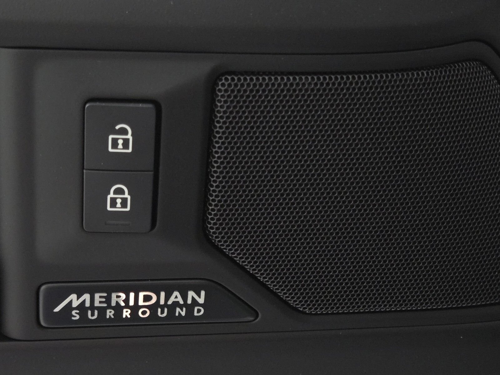 New 2026 Land Rover Defender 130 X-Dynamic SE AWD/4WD image 25