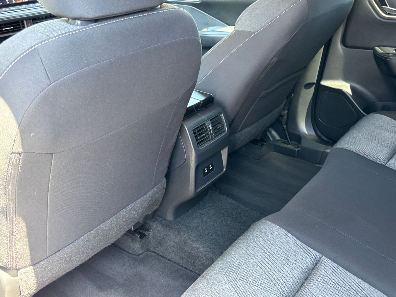 Used 2025 Nissan Rogue SV AWD/4WD image 24