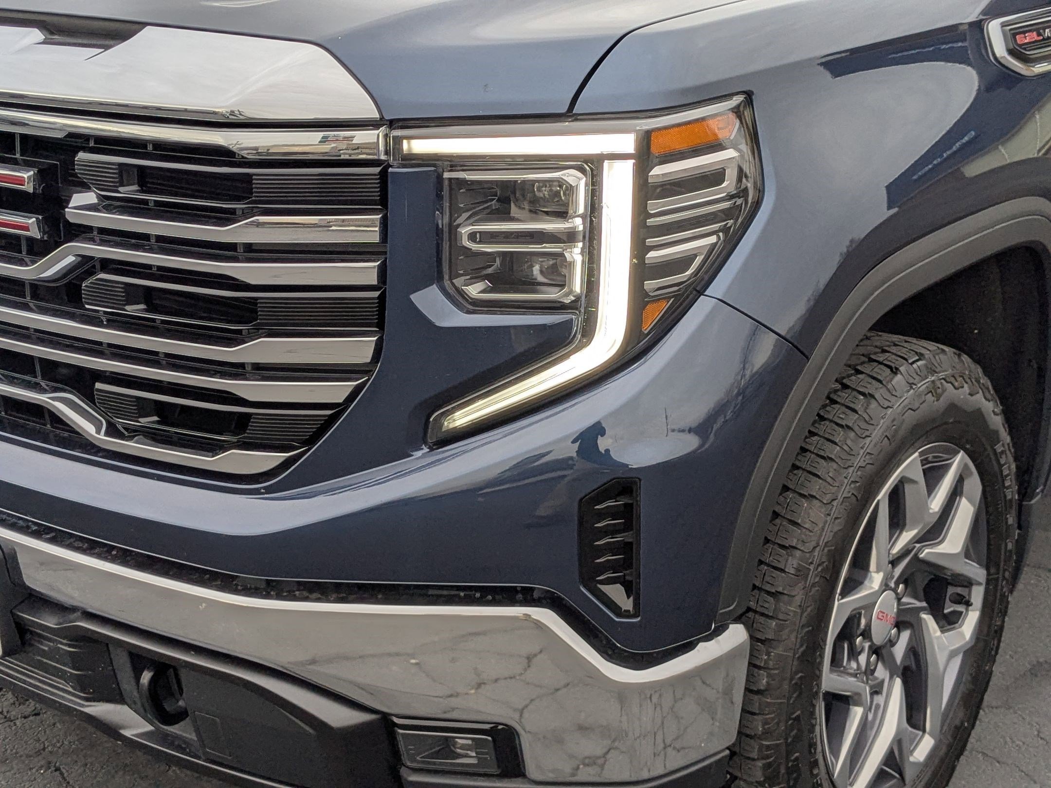 Used 2022 GMC Sierra 1500 SLT w/ SLT Convenience Package image 12