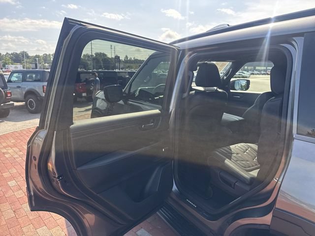 Used 2025 Nissan Armada PRO-4X w/ Pro-4X Premium Package AWD/4WD image 27