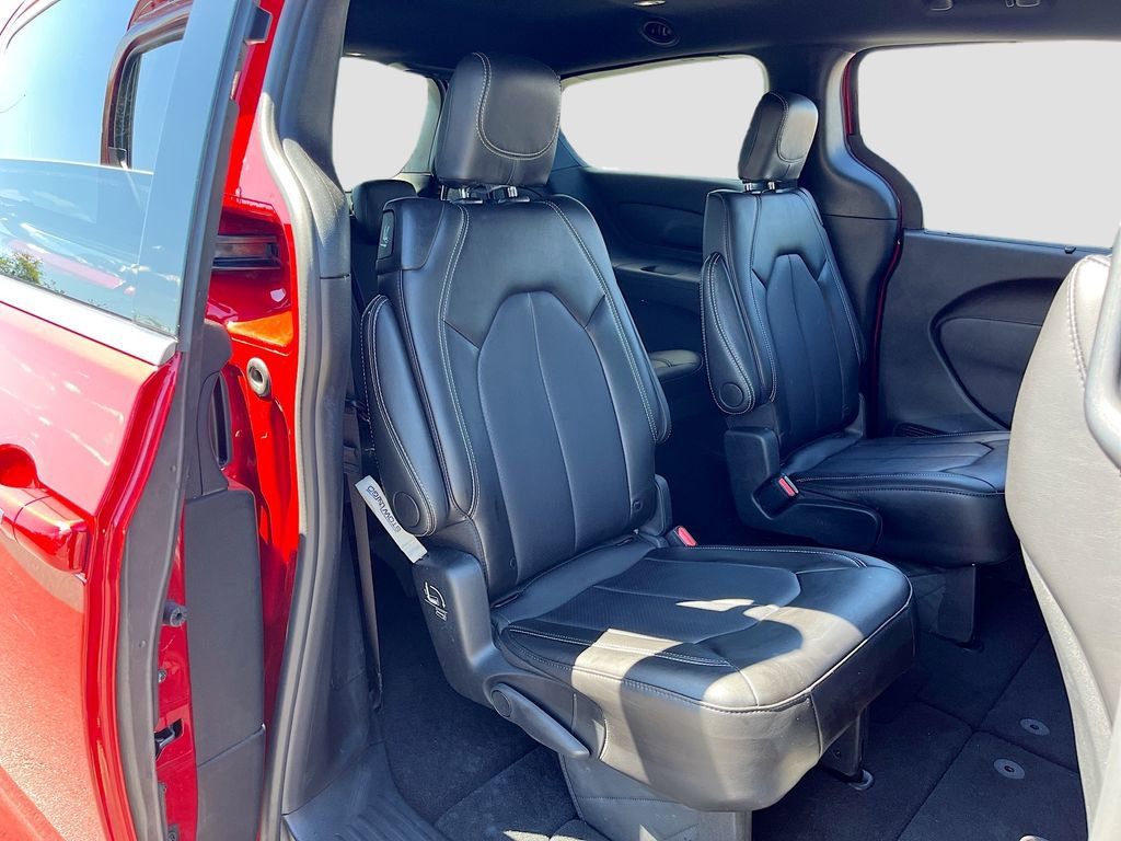 Certified 2025 Chrysler Pacifica Select image 27