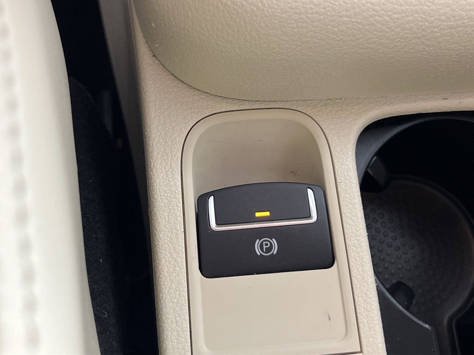 Used 2017 Volkswagen Tiguan SEL FWD image 34