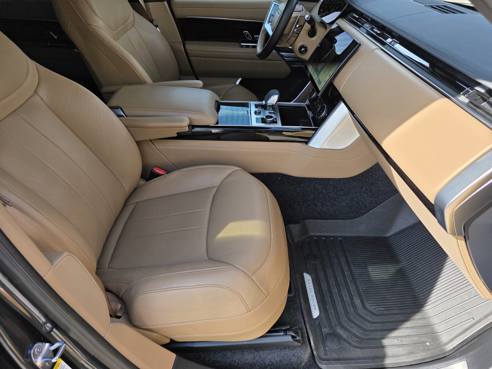 Certified 2023 Land Rover Range Rover SE image 3