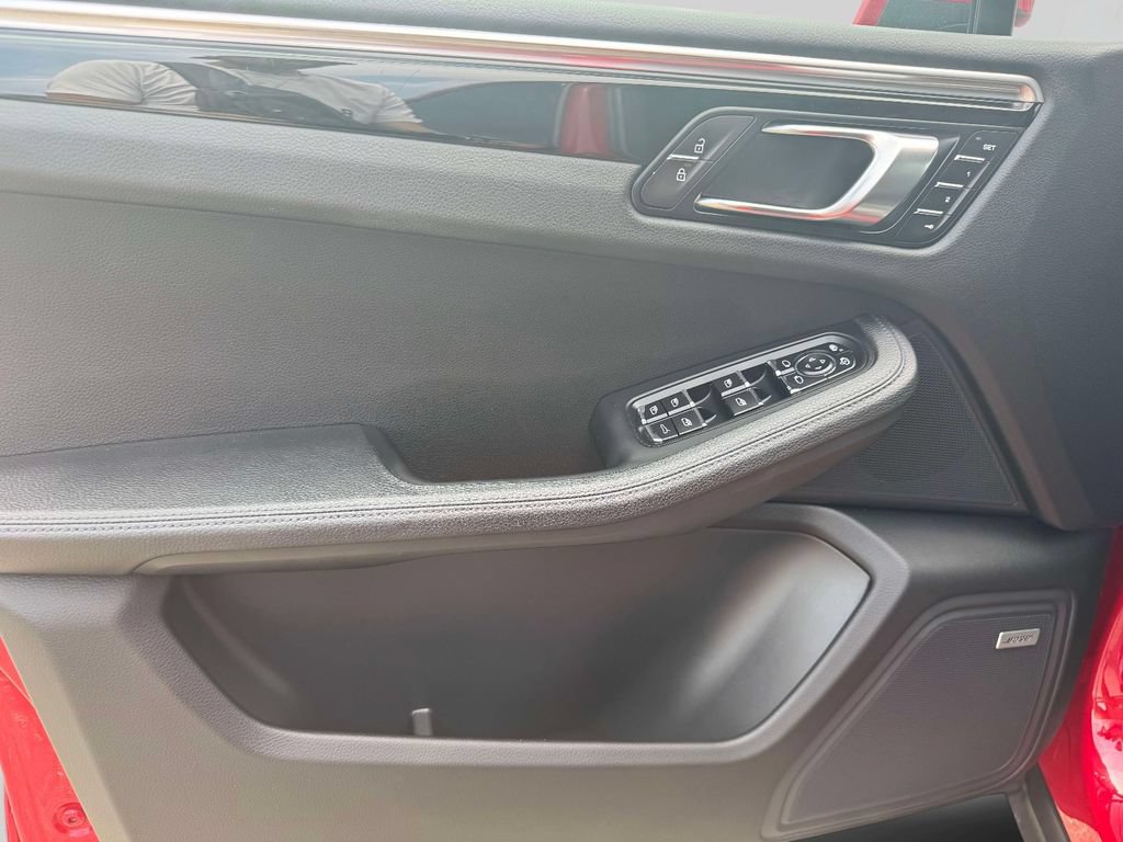 Used 2021 Porsche Macan AWD/4WD image 15