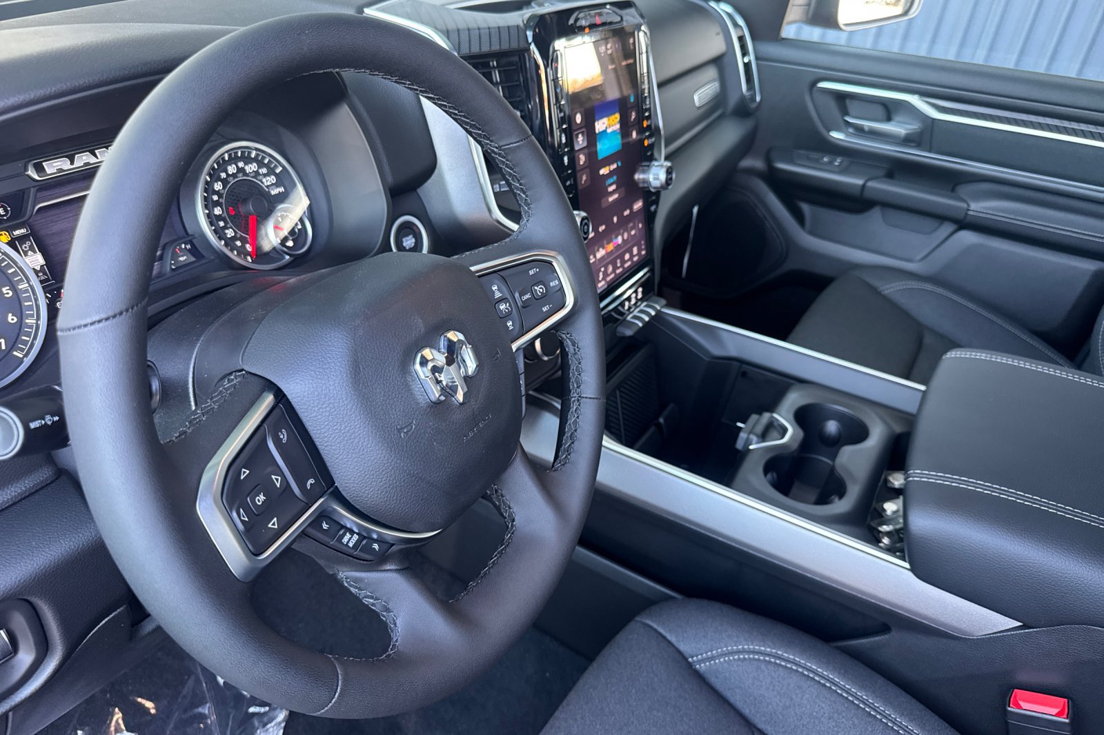 New 2027 RAM 1500 4x4 Crew Cab image 9