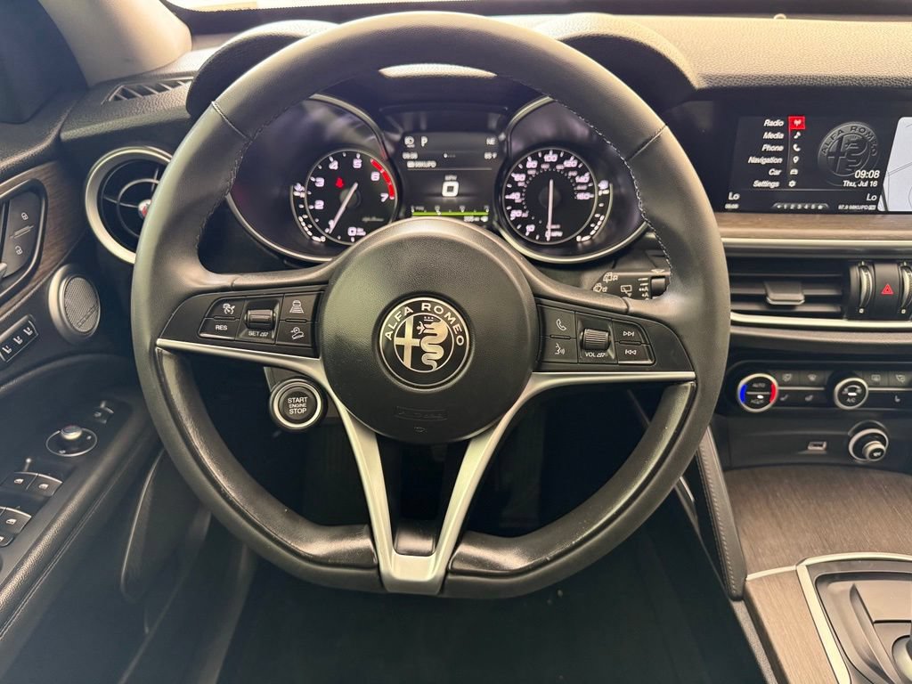 Used 2018 Alfa Romeo Stelvio Ti AWD/4WD image 17