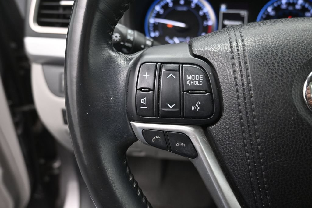 Used 2017 Toyota Highlander XLE AWD/4WD image 28