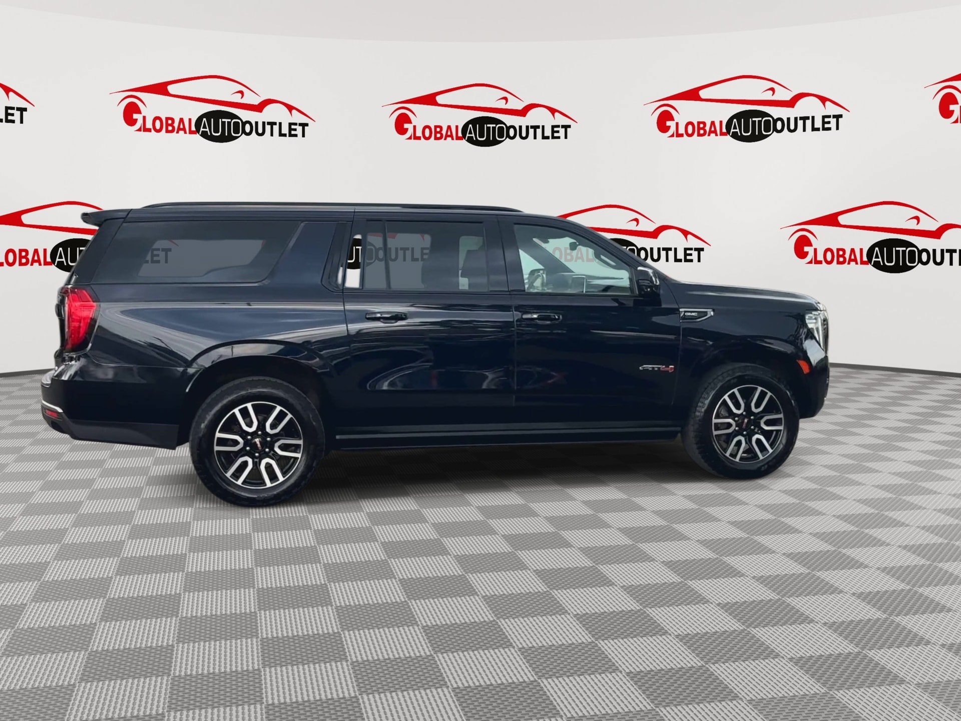 Used 2021 GMC Yukon XL AT4 w/ AT4 Premium Package AWD/4WD image 9