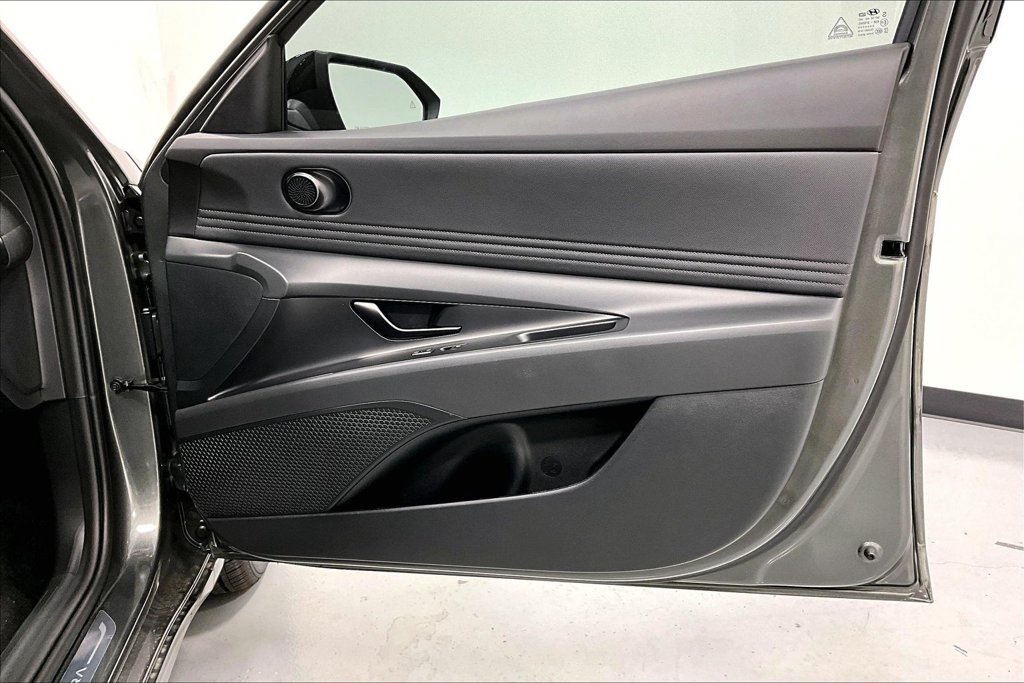 New 2026 Hyundai Elantra SEL Sport FWD image 11