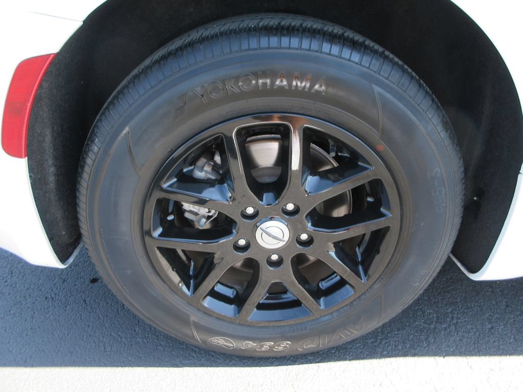 Used 2024 Chrysler Pacifica Touring-L FWD image 9